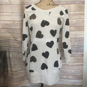 Long sleeve top w/ black & gold bead hearts.